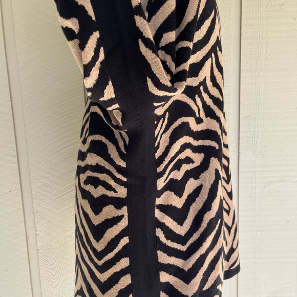 Cabi tiger print sweatshirt - size M - Picture 6 of 12